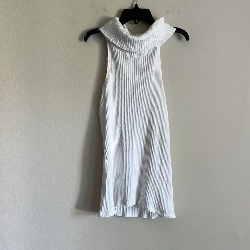 Parker Turtleneck Tank | White - Picture 7 of 9